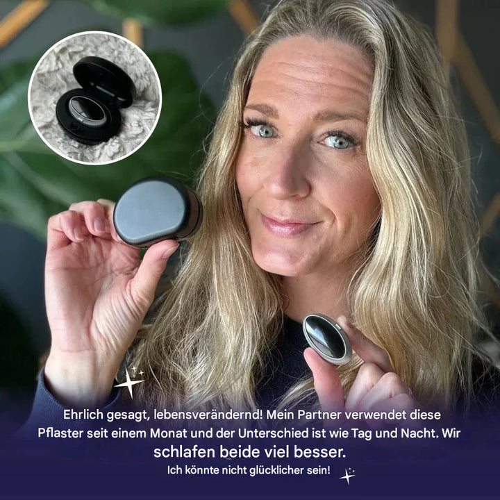 Frau hält schwarzes Schlafpflaster, verbessert Schlaf, runde Dose, Nahaufnahme, lächelnd.