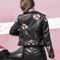 Herbstliche bestickte Damen Kunstlederjacke im Bikerstil – Eleonora