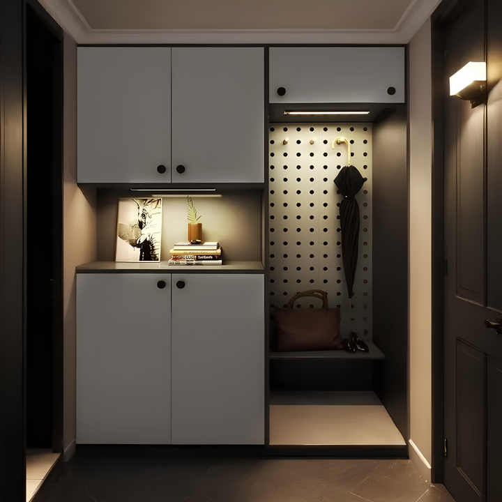 Moderner Flurschrank mit weißem Stauraum, Kleiderhaken und Regalen, ideal für Eingangsbereich.