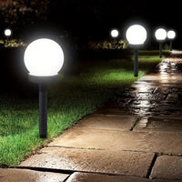 Solarlampen Gartenweg Beleuchtung, kugelförmig, LED, energiesparend, Außenbereich, Nachtansicht