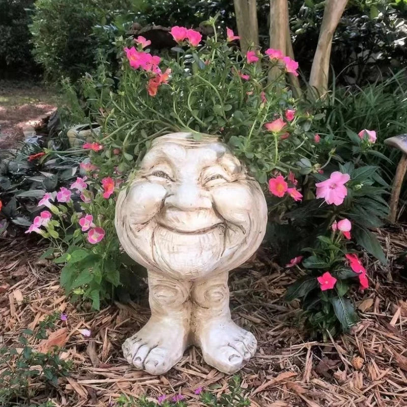 Gartenfigur Blumentopf, lächelndes Gesicht, weiß, mit rosa Blumen, dekorative Gartendekoration.