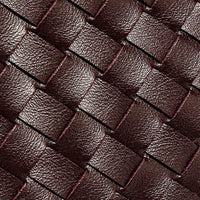 Geflochtene braune Lederhandtasche, Nahaufnahme, hochwertiges Material, modisches Accessoire.