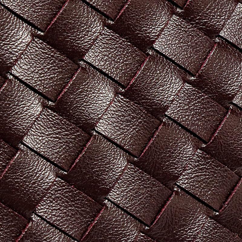 Geflochtene braune Lederhandtasche, Nahaufnahme, hochwertiges Material, modisches Accessoire.