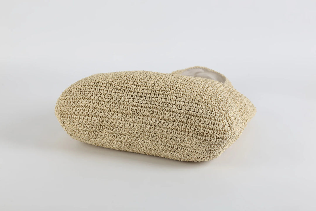 Beige handgefertigte Strohtasche, umweltfreundlich, Sommermode, Strandaccessoire.