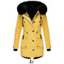 Gelbe Damen-Winterjacke mit Kapuze, Kunstfellbesatz, Knöpfen und Taschen, warm und stilvoll.