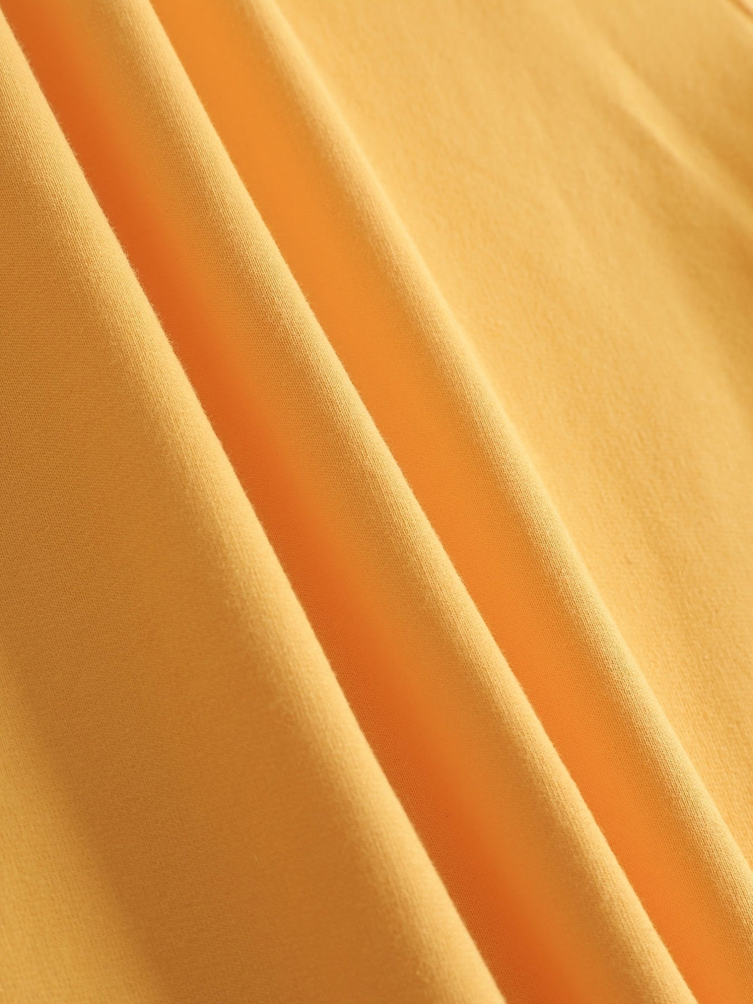 Gelber Baumwollstoff, weiche Textur, ideal für Kleidung, Nähprojekte, hochwertige Stoffe.