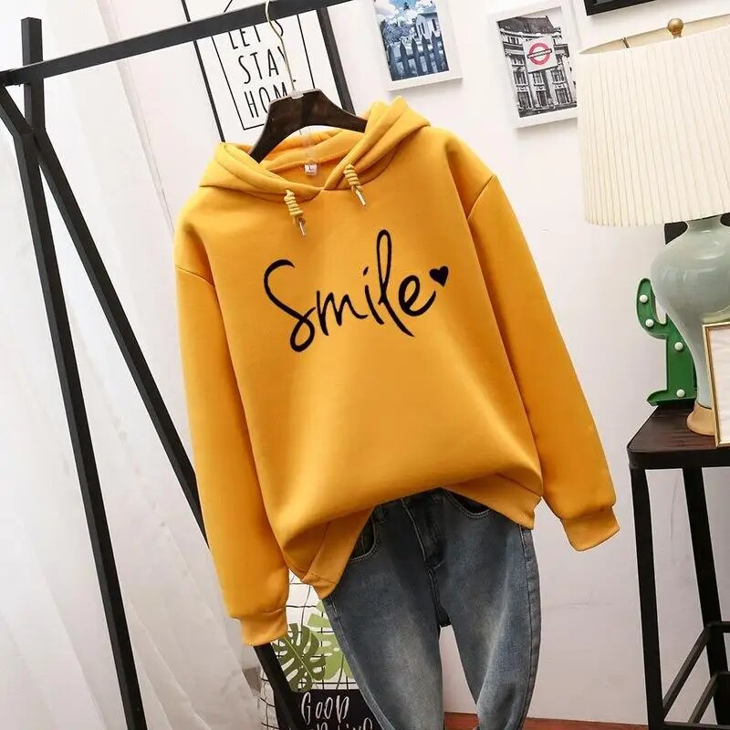 Gelber Hoodie mit "Smile"-Aufdruck, Kapuze, Kordelzug, lässig, Damenmode, Herbstkleidung.