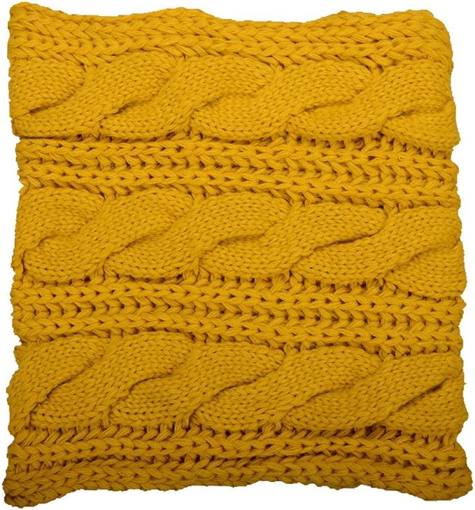 Gelbes Strickkissen mit Zopfmuster, dekorativ, gemütlich, aus Baumwolle, Wohnaccessoire.