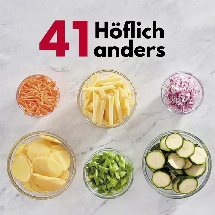 Verschiedene geschnittene Gemüsesorten in Glasschalen auf weißem Hintergrund.