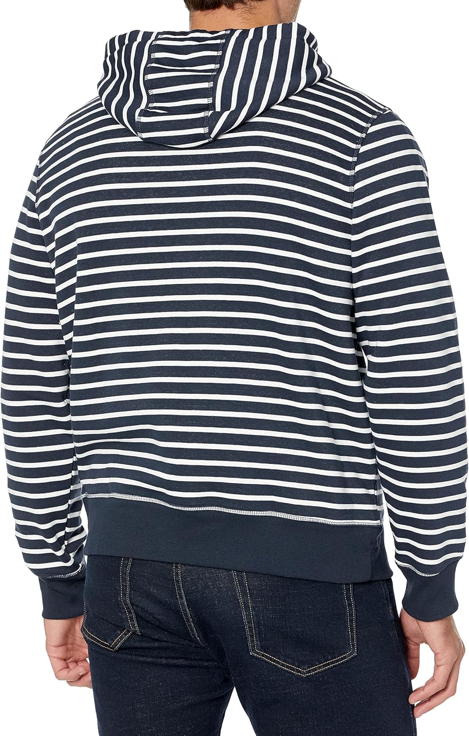 Mann in gestreiftem Kapuzenpullover, dunkelblau-weiß, Baumwolle, Freizeitmode, Rückansicht.