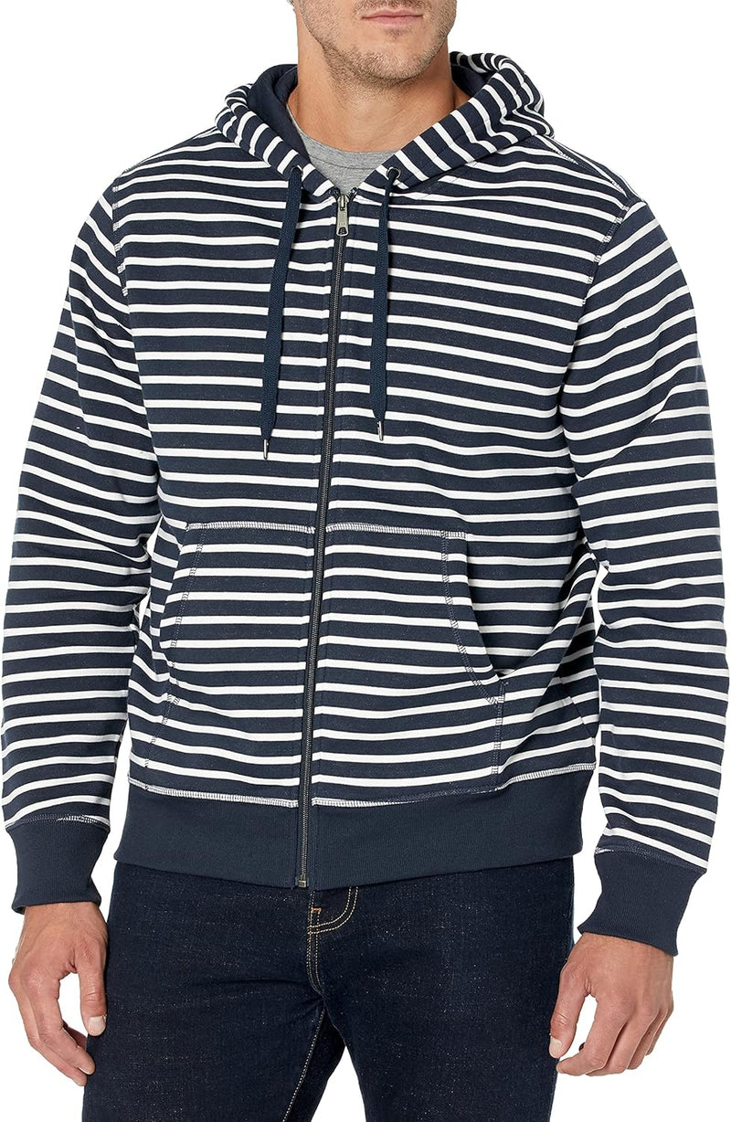 Mann in gestreifter Kapuzenjacke, dunkelblau-weiß, Reißverschluss, Freizeitmode, Baumwolle.