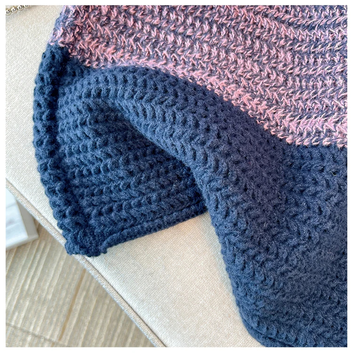 Gehäkelte Decke in Blau und Rosa, weiches Material, handgefertigt, gemütlich, Wohnzimmer-Dekor.