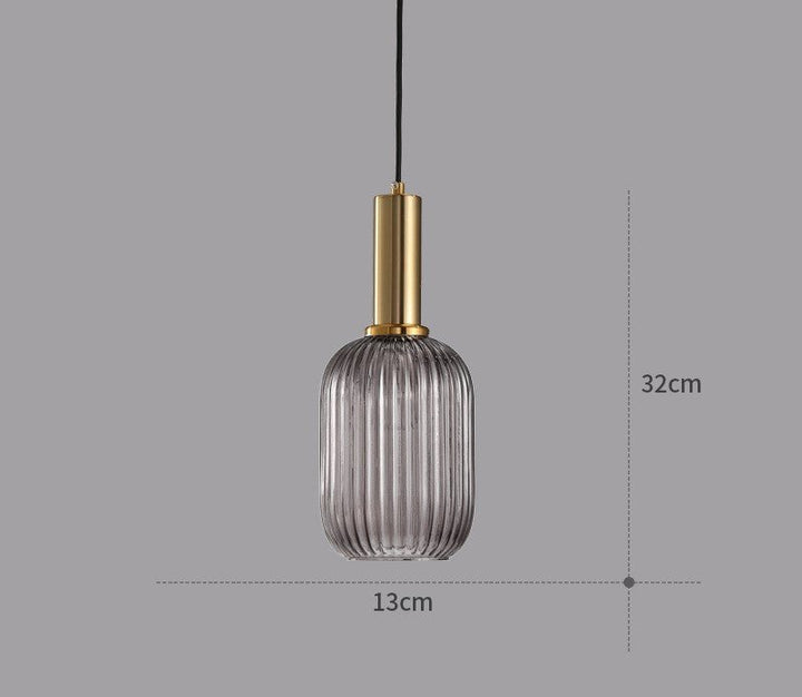 Graue Glas-Hängelampe, geripptes Design, 32cm hoch, 13cm Durchmesser, modernes Interieur.