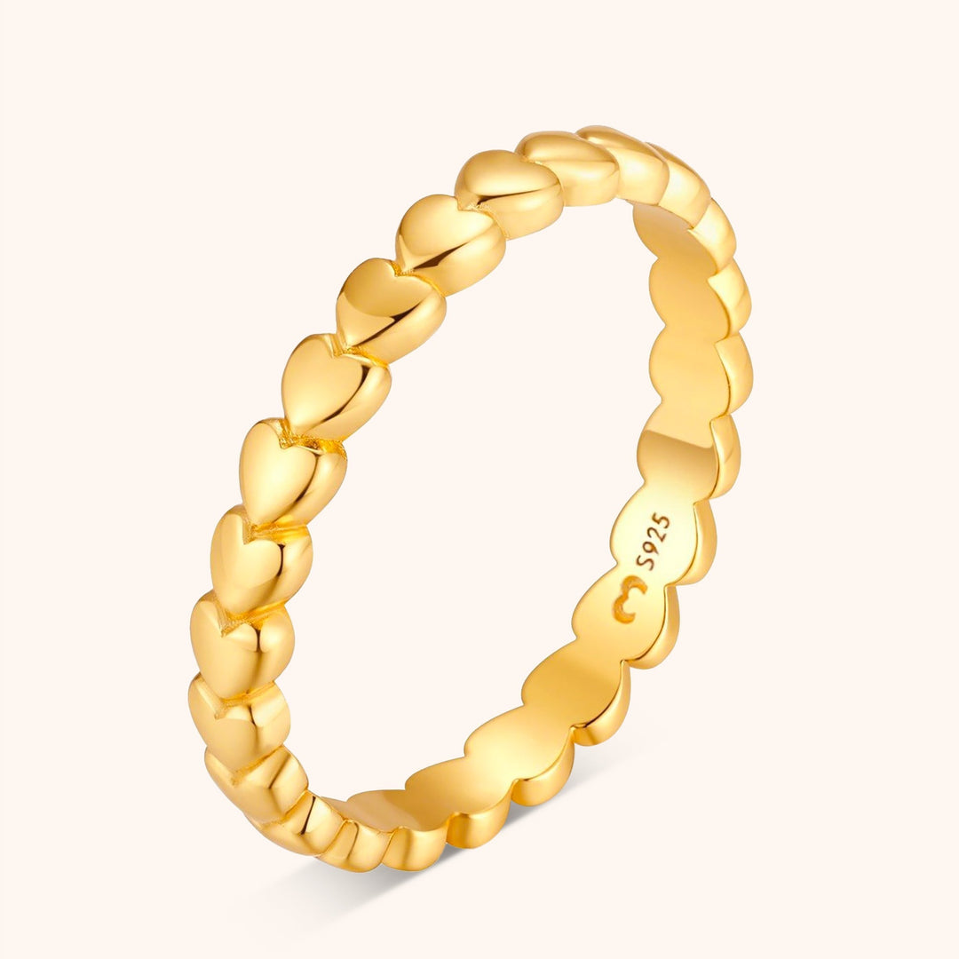 Goldener Herzring aus 925er Silber, Damenring, modisches Schmuckstück, Geschenkidee.