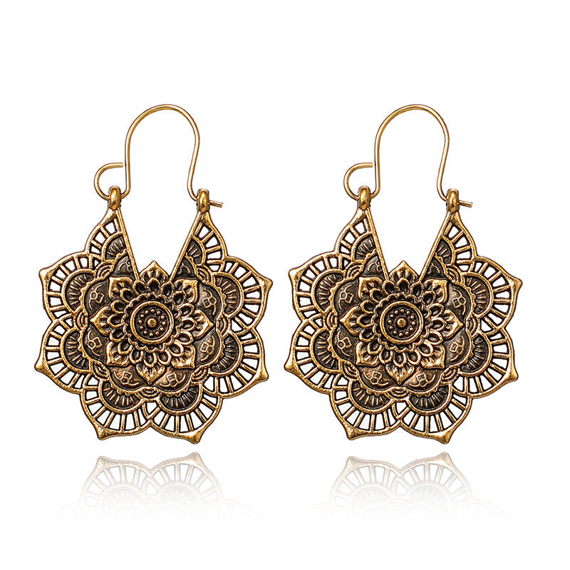 Goldene Mandala-Ohrringe, filigranes Design, Boho-Stil, Damen-Schmuck, Vintage-Look.