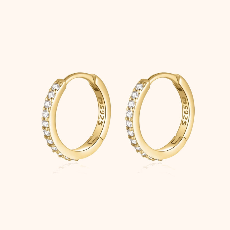 Goldene Creolen Ohrringe mit Zirkonia, 925er Silber, eleganter Schmuck für Damen.