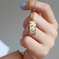 Goldene Halskette mit rechteckigem Anhänger, Sternenmuster, Tarot-Design, Damen-Schmuck.