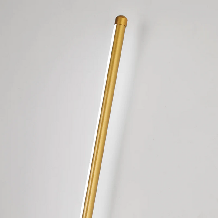 Goldene LED-Stehlampe, modernes Design, energiesparend, minimalistisch, für Wohnzimmerbeleuchtung.