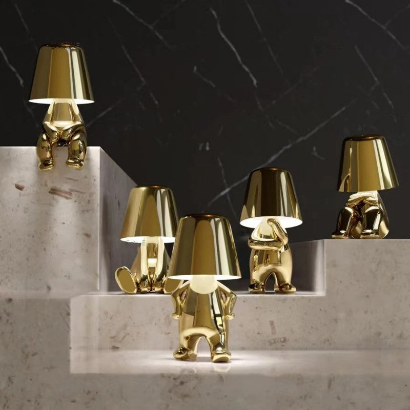 Goldene Tischlampen in Form von Figuren, modernes Design, dekorative Beleuchtung, Wohnzimmer.