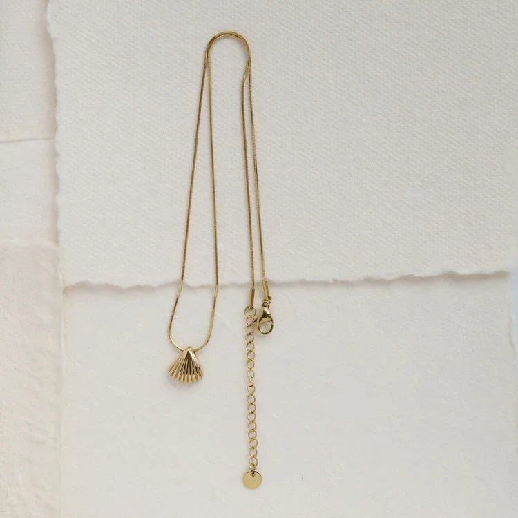 Goldene Muschelkette mit Verlängerungskette, elegantes Design, Schmuck für Damen.