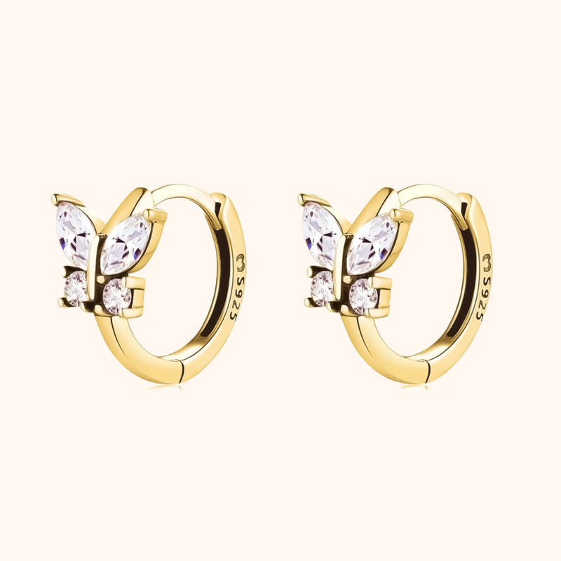 Goldene Creolen mit Schmetterlingsdesign und Zirkonia-Steinen, eleganter Schmuck für Damen.