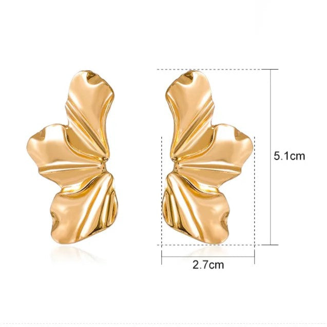 Goldene Ohrringe in Schmetterlingsform, 5,1 cm hoch, 2,7 cm breit, modisches Accessoire.