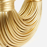 Goldene, geknotete Schultertasche aus Leder, elegantes Design, luxuriöse Damenmode.