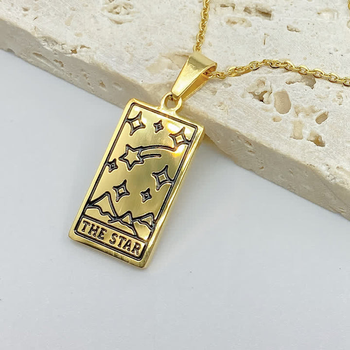 Goldene Tarot-Halskette "The Star", rechteckiger Anhänger, Sternenmuster, modisches Accessoire.