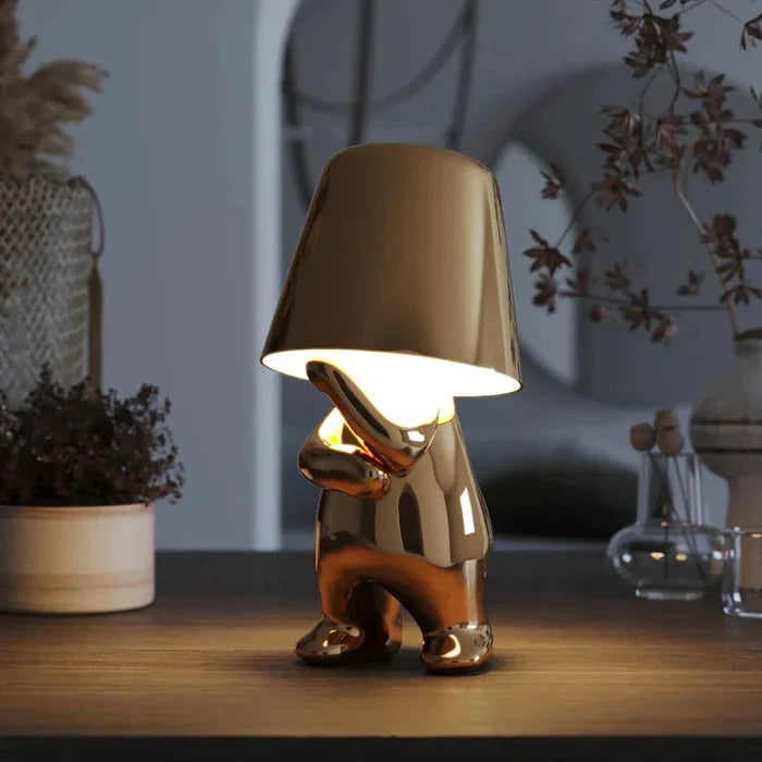 Goldene Tischlampe in Form eines Dabbing-Charakters, modernes Design, Wohnzimmer-Dekoration.