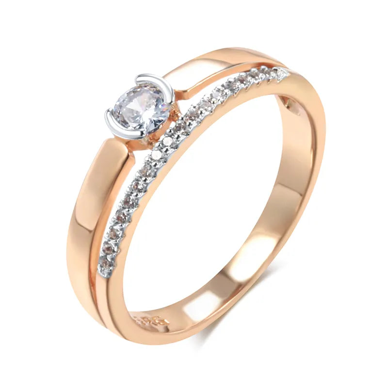 Roségoldener Verlobungsring mit Diamant und Zirkonia, elegantes Schmuckdesign.