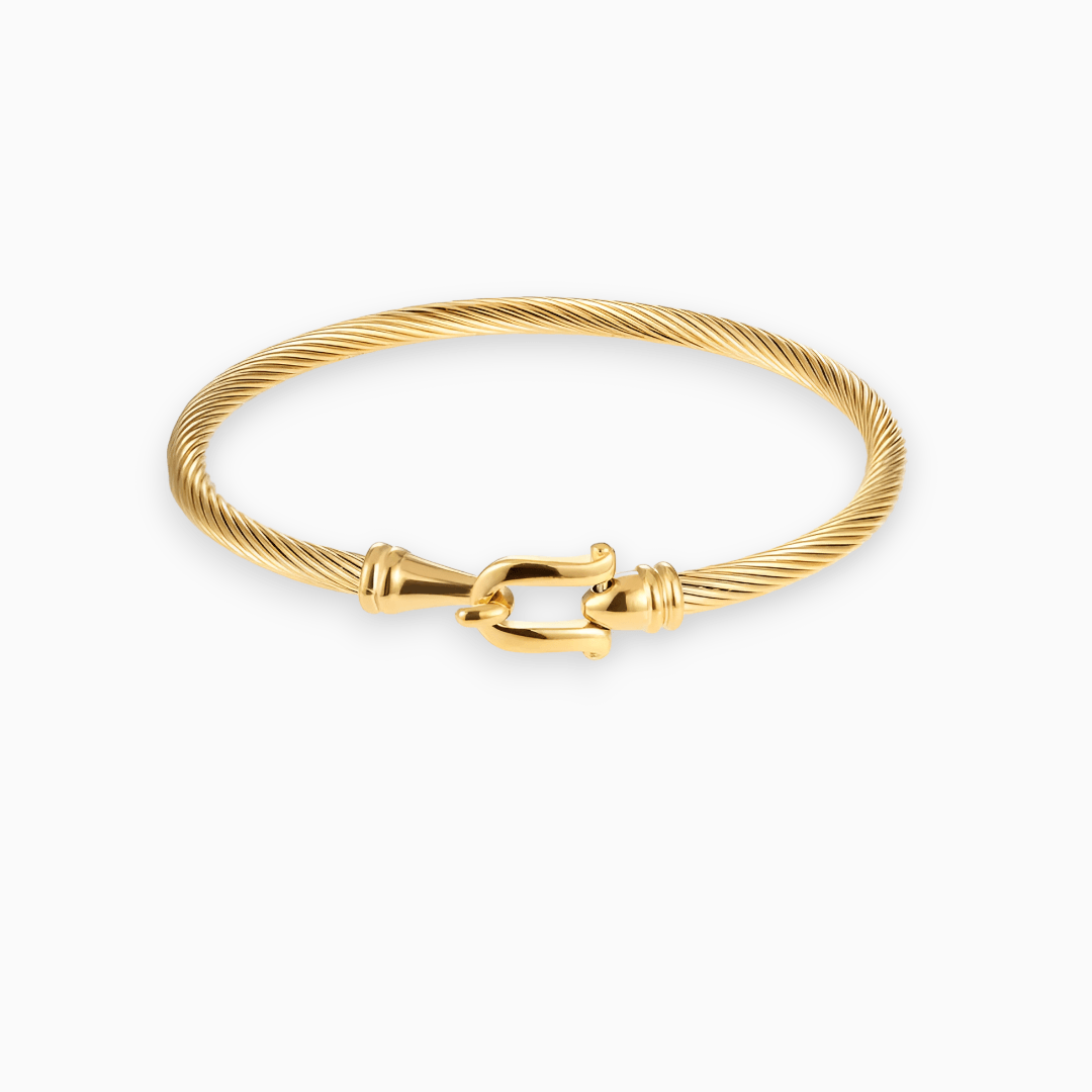 Goldenes Armband mit Kordeldesign und Hakenverschluss, eleganter Schmuck für Damen.