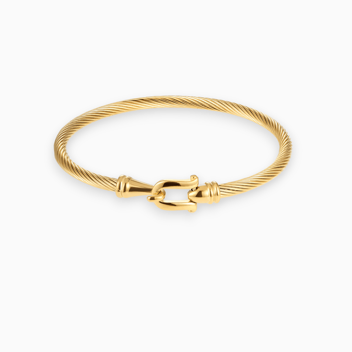 Goldenes Armband mit Kordeldesign und Hakenverschluss, eleganter Schmuck für Damen.
