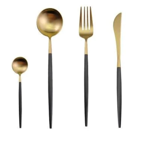 Goldenes Besteckset aus Edelstahl, vierteilig, mit schwarzem Griff, modern und elegant.