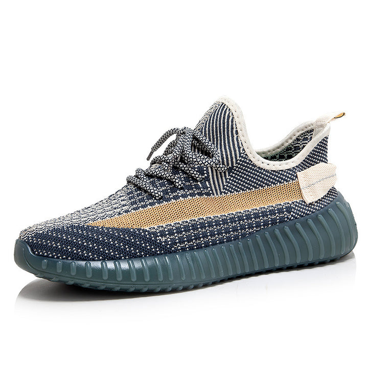 Grauer Sneaker mit gestricktem Obermaterial, blauer Sohle und gelbem Streifen, modische Herrenschuhe.