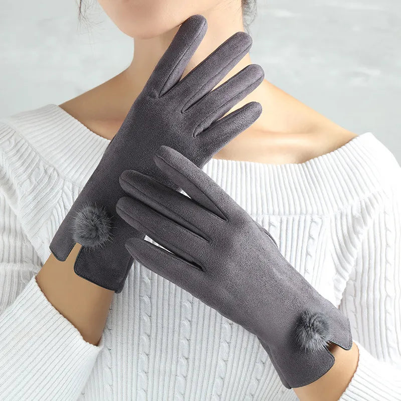 Graue Damenhandschuhe mit Kunstpelz, elegant, warm, Wintermode, Accessoire, stilvoll.