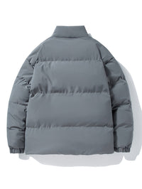 Graue Daunenjacke, warm, wintertauglich, modisch, isoliert, Herrenbekleidung, Outdoor.