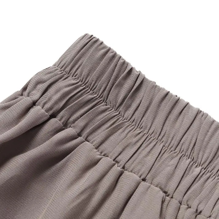 Beige Damenrock mit elastischem Bund, Falten, bequem, modisch, Freizeitkleidung.