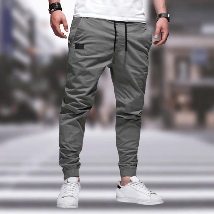 Graue Herren-Cargohose, lässig, mit Taschen, Kordelzug, urbaner Stil, Streetwear.