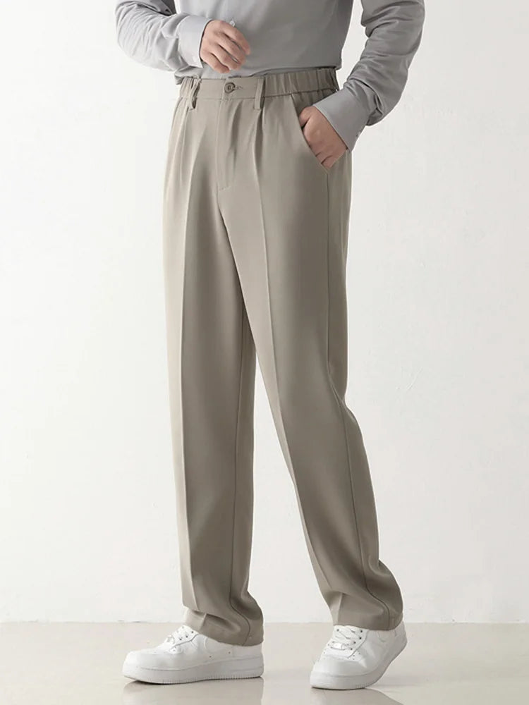 Herrenhose beige, gerade geschnitten, Polyester, lässig, elastischer Bund, modisch, bequem.