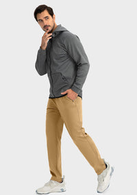 Mann in grauem Hoodie und beigen Chinos, sportlich-eleganter Look, weiße Sneaker.