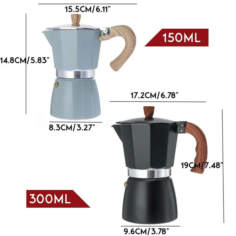 Zwei Espressokocher, grau 150ml, schwarz 300ml, Holzgriff, Maße in cm angegeben.