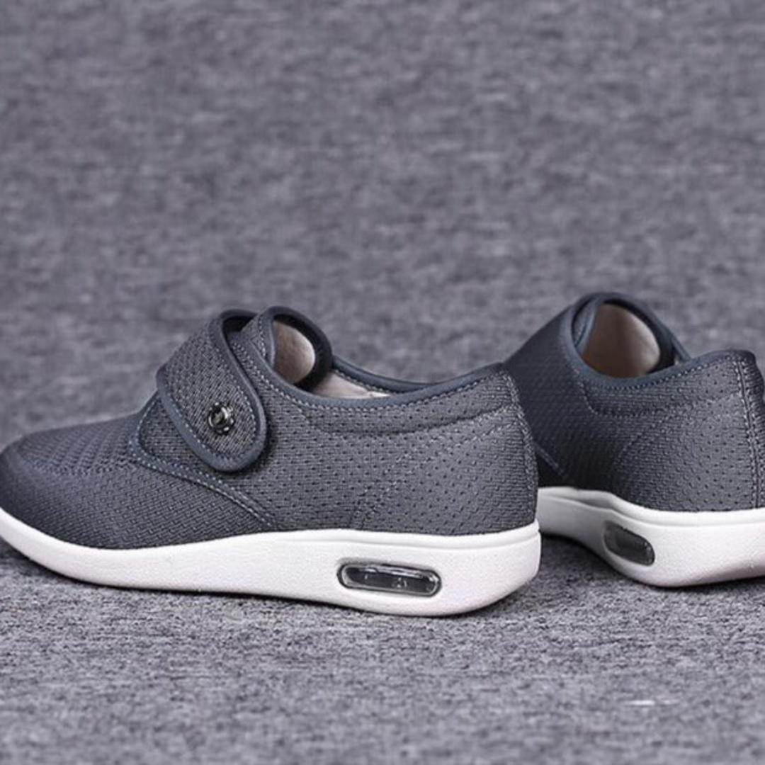Graue orthopädische Schuhe mit Klettverschluss, atmungsaktiv, rutschfest, bequem.