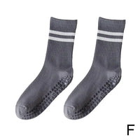 Graue rutschfeste Socken mit Streifen, Baumwolle, Unisex, für Sport und Freizeit.