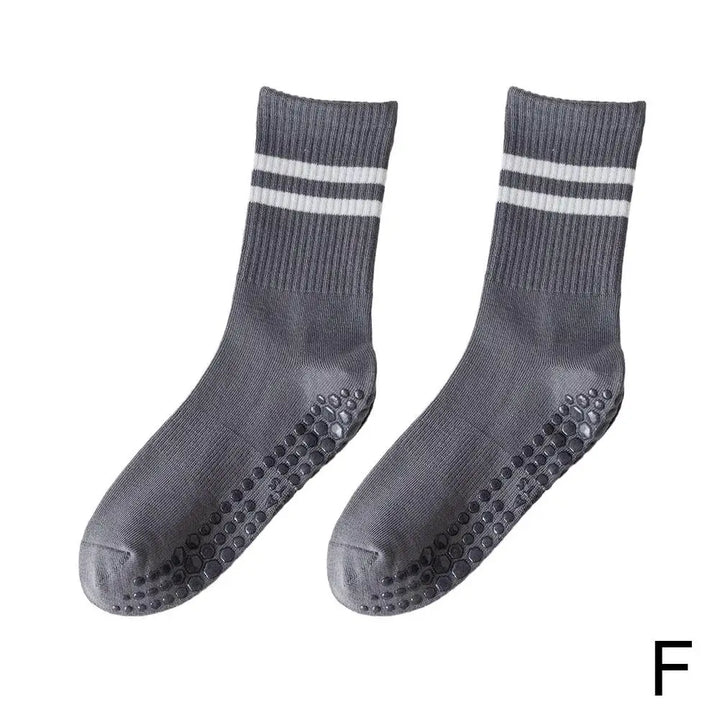 Graue rutschfeste Socken mit Streifen, Baumwolle, Unisex, für Sport und Freizeit.