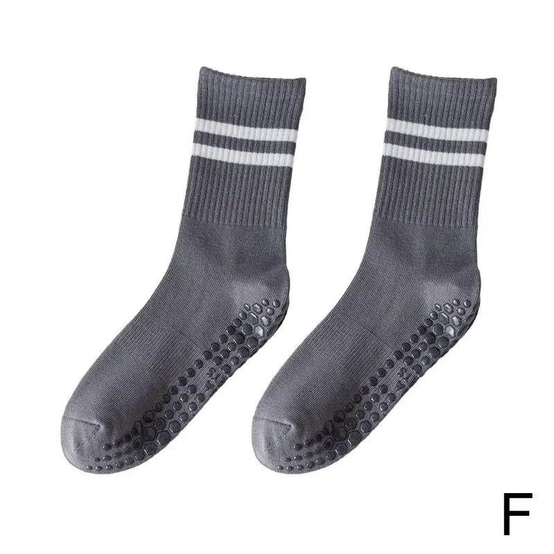 Graue rutschfeste Socken mit Streifen, Baumwolle, Unisex, für Sport und Freizeit.