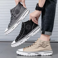 Drei Paar High-Top-Sneaker in Grau, Schwarz und Beige, sportlich, modisch, Unisex-Schuhe.