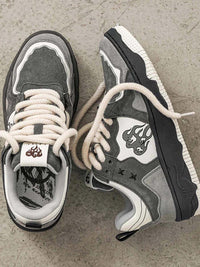 Graue Vintage-Sneaker mit Flammenmuster, Skate-Schuhe, lässig, Unisex, Wildleder, Gummisohle.
