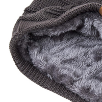 Dunkelgraue Strickmütze mit weichem Fleecefutter, Winteraccessoire, warm und gemütlich.