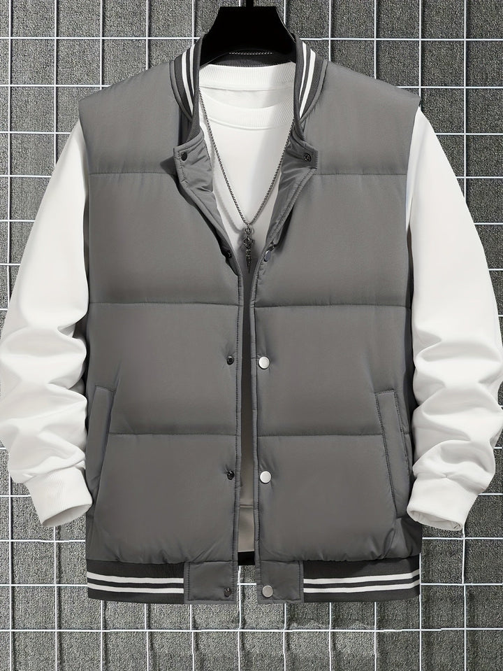 Graue Herren-Steppweste mit weißen Ärmeln, sportlich, modisch, Herbstmode, Herrenbekleidung.