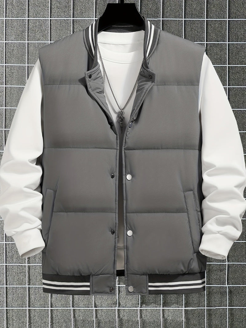 Graue Herren-Steppweste mit weißen Ärmeln, sportlich, modisch, Herbstmode, Herrenbekleidung.